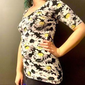 Cute Daisy Bodycon Shirt Rue 21 Medium